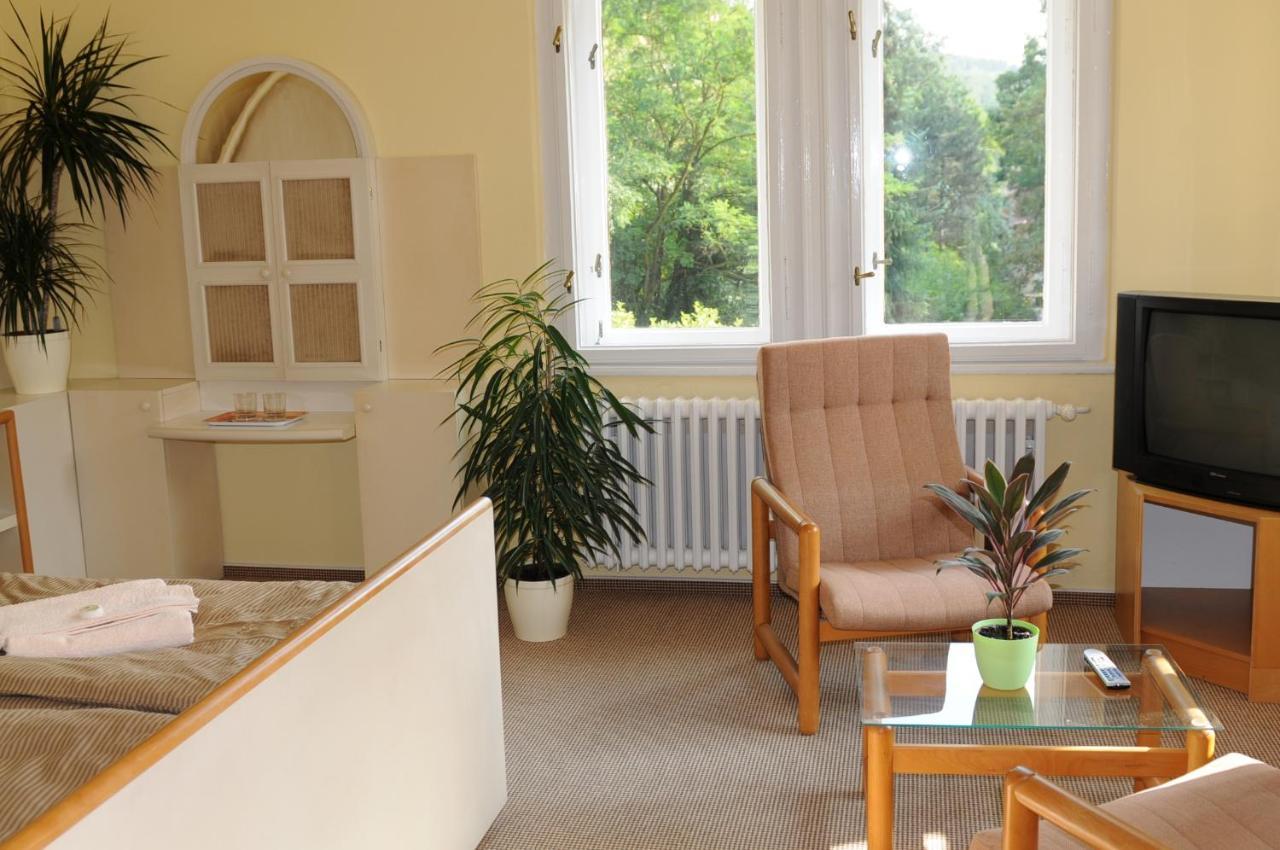 Hôtel Vladni Vila Luhačovice Extérieur photo